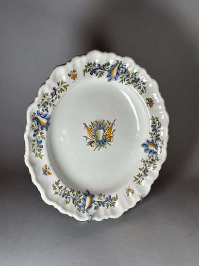MOUSTIERS. (Ferrat).
Earthenware plate with...