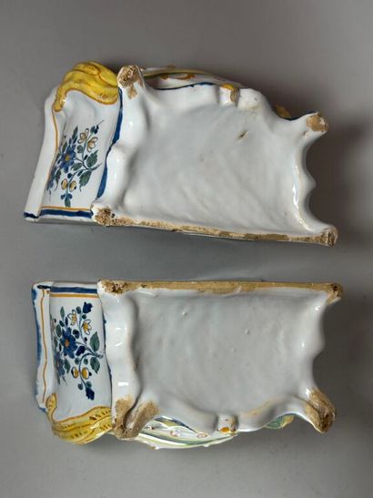 NEVERS.
Pair of earthenware bouquetières...