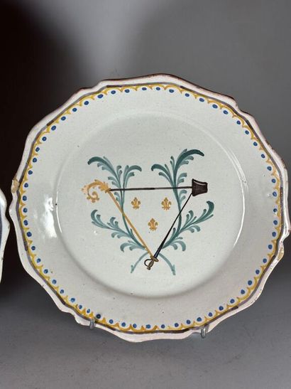 NEVERS.
Earthenware rimmed plate with pre-Revolutionary...