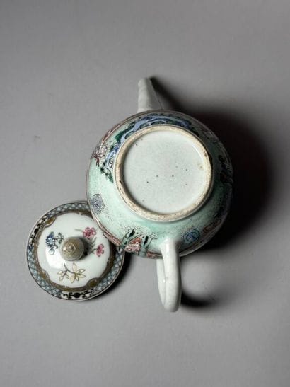 CHINA, Compagnie des Indes.
Porcelain globular...