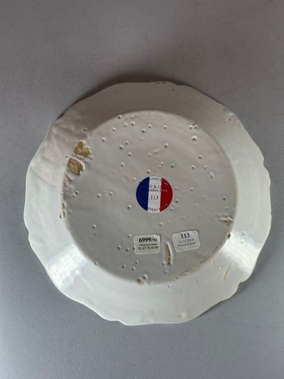 NEVERS.
Earthenware plate with contoured...
