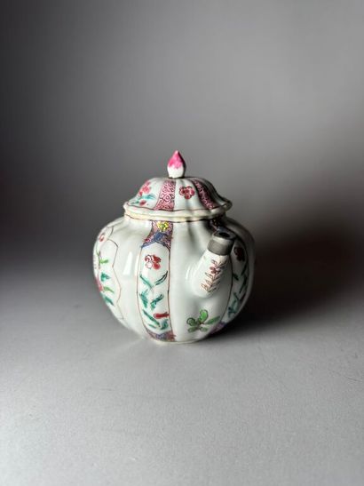 CHINA, Compagnie des Indes.
Porcelain globular...
