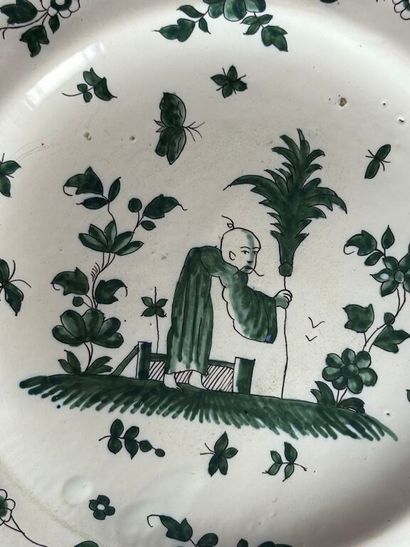 MOUSTIERS.
Two earthenware plates with contoured...