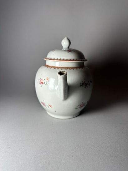 CHINA, Compagnie des Indes.
Porcelain globular...