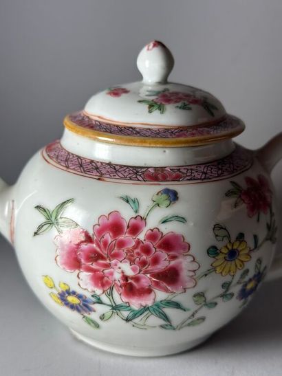 CHINA, Compagnie des Indes.
Porcelain globular...