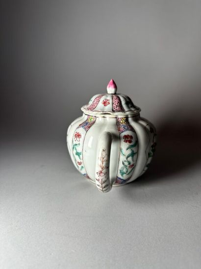 CHINA, Compagnie des Indes.
Porcelain globular...