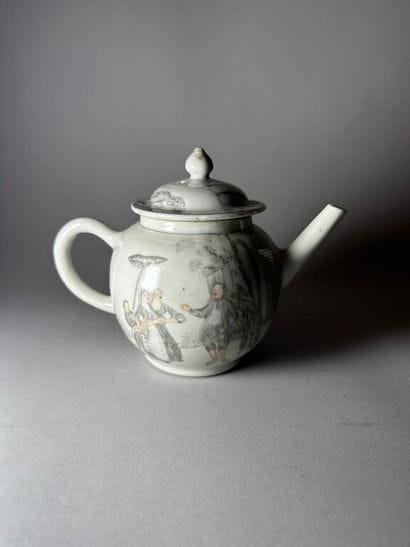 CHINA, Compagnie des Indes.
Porcelain globular...