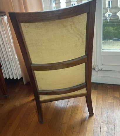 Fauteuil en noyer et placage de noyer à haut...