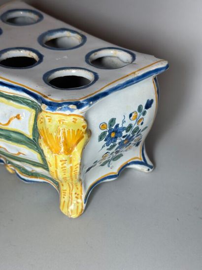 NEVERS.
Pair of earthenware bouquetières...