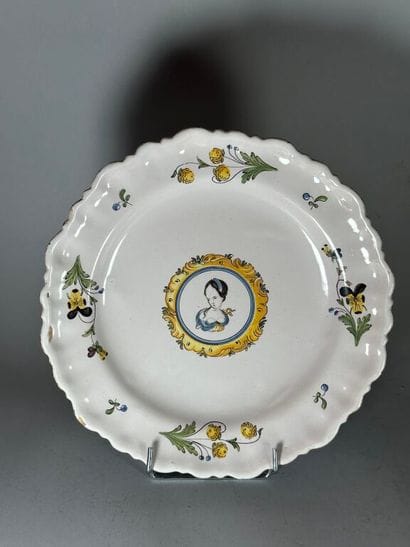 MOUSTIERS (Ferrat).
Earthenware plate with...