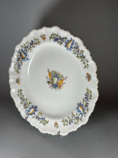 MOUSTIERS. (Ferrat).
Earthenware plate with...