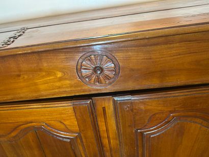 Buffet rustique à hauteur d'appui en bois...