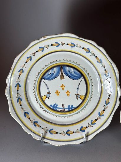 NEVERS.
Earthenware rimmed plate with pre-Revolutionary...