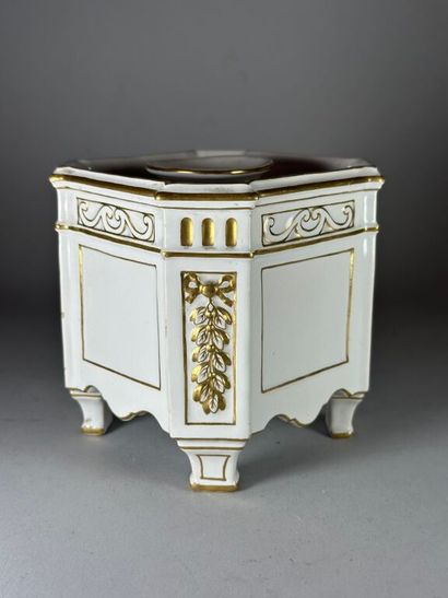 SAINT-CLEMENT.
Quadrangular planter in earthenware...