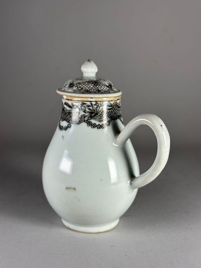 CHINA, Compagnie des Indes.
Small porcelain...