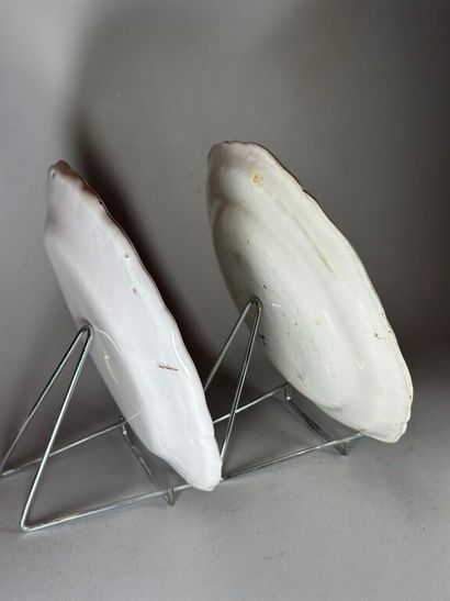 MOUSTIERS.
Two earthenware plates with contoured...