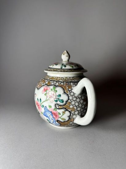 CHINA, Compagnie des Indes.
Porcelain globular...