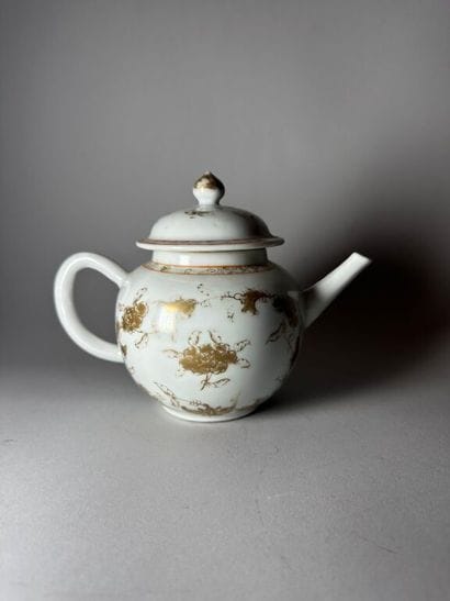 CHINA, Compagnie des Indes.
Porcelain globular...