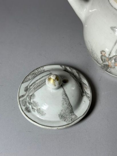 CHINA, Compagnie des Indes.
Porcelain globular...