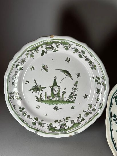 MOUSTIERS.
Two earthenware plates with contoured...