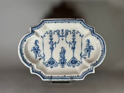 MOUSTIERS.
Oblong earthenware dish decorated...