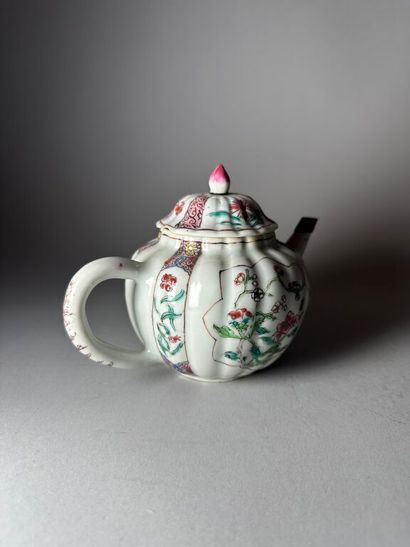 CHINA, Compagnie des Indes.
Porcelain globular...
