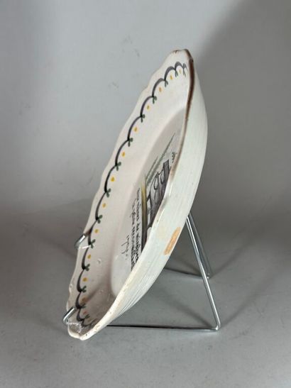 NEVERS.
Earthenware plate with contoured...