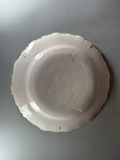 MOUSTIERS (Ferrat).
Earthenware plate with...