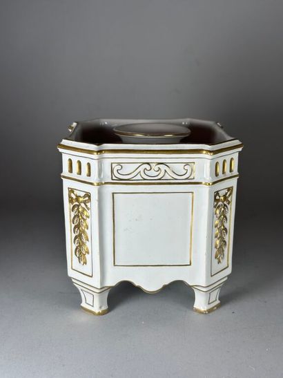 SAINT-CLEMENT.
Quadrangular planter in earthenware...