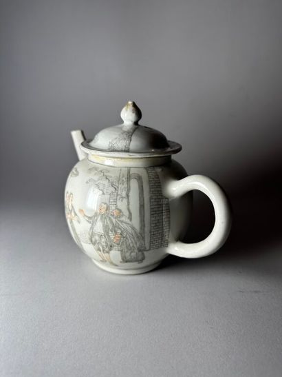 CHINA, Compagnie des Indes.
Porcelain globular...