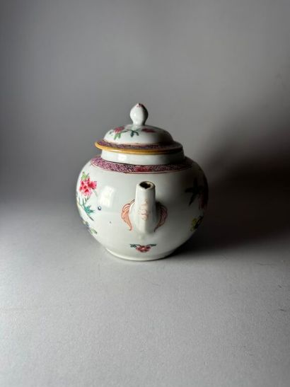 CHINA, Compagnie des Indes.
Porcelain globular...