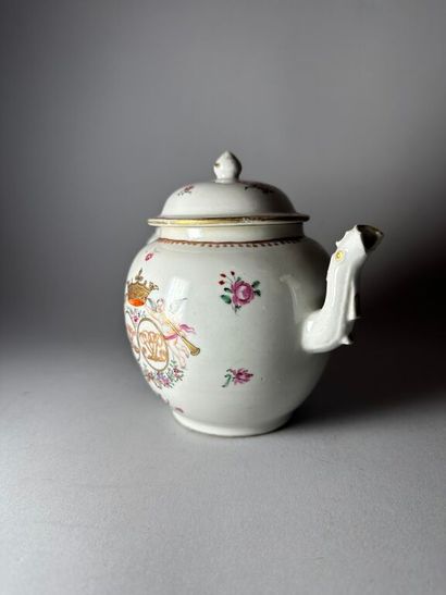 CHINA, Compagnie des Indes.
Porcelain globular...