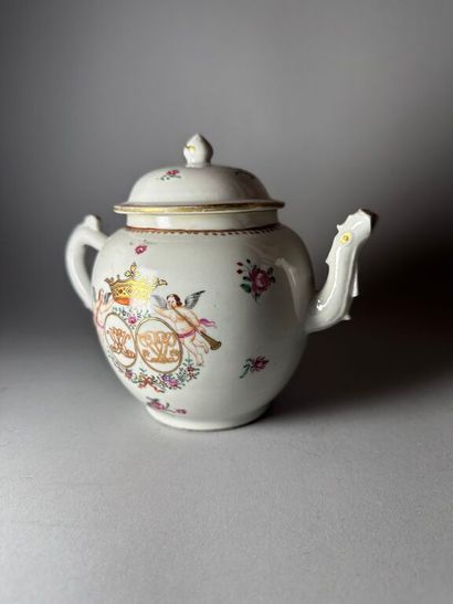 CHINA, Compagnie des Indes.
Porcelain globular...