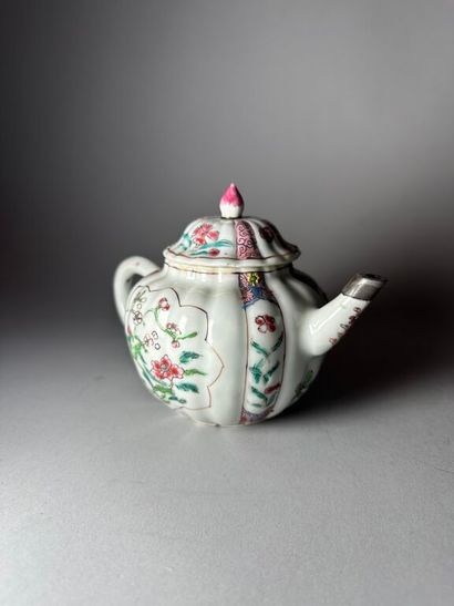 CHINA, Compagnie des Indes.
Porcelain globular...