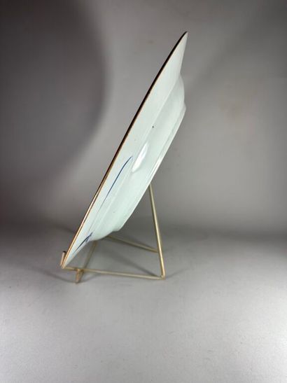 CHINA, Compagnie des Indes.
Circular porcelain...