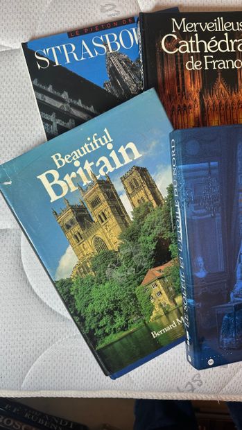 Important ensemble de livres modernes sur...