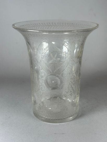 Blown glass tulip vase with engraved decoration...