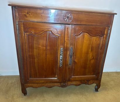 Buffet rustique à hauteur d'appui en bois...