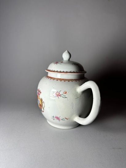 CHINA, Compagnie des Indes.
Porcelain globular...