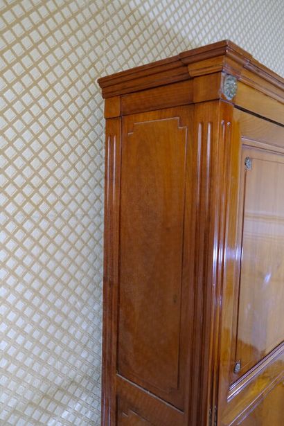 Petite armoire en acajou et placage d'acajou...