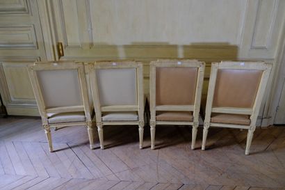 Suite de quatre chaises à assises basses...