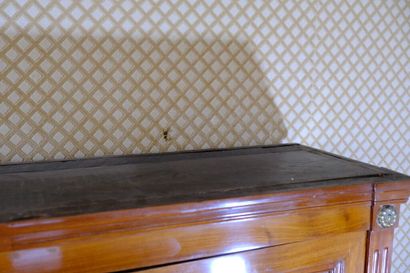 Petite armoire en acajou et placage d'acajou...