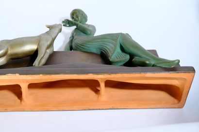 Jean MOY (XXème siècle)
Élégante au sautoir...