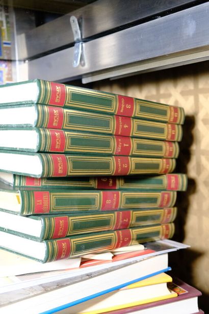 Fort ensemble de livres reliés ou brochés...