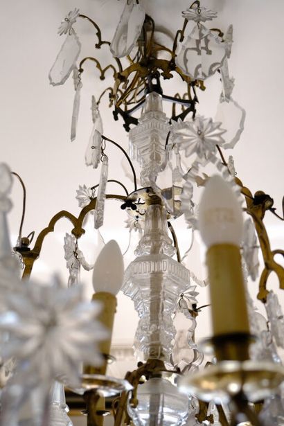 Lustre à pendeloques à neuf bras de lumière...