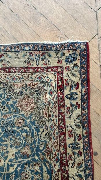 TAPIS d'ORIENT.
Tapis en laine et soie à...