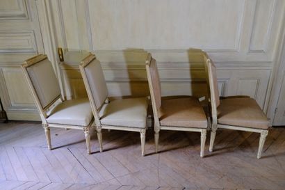 Suite de quatre chaises à assises basses...