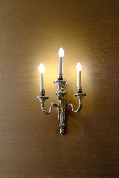 Paire d'appliques à trois bras de lumière...