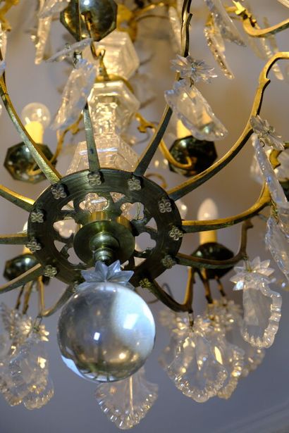 Lustre à pendeloques à neuf bras de lumière...