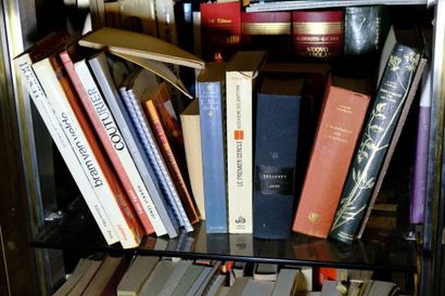 Fort ensemble de livres reliés ou brochés...